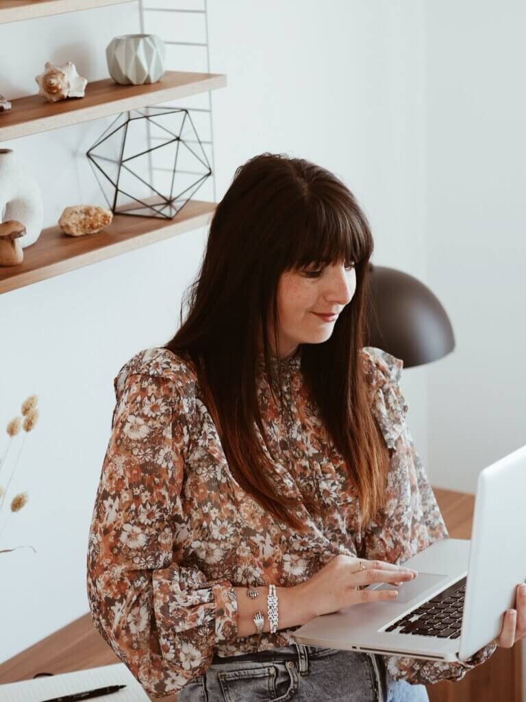 Elsa Lacombe, graphiste webdesigner freelance Clermont Ferrand